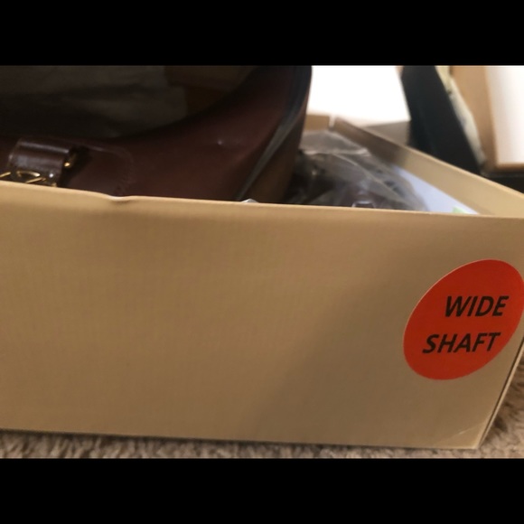 Brown Michael Kors Boots, never worn! Size 7.5 - Picture 4 of 4